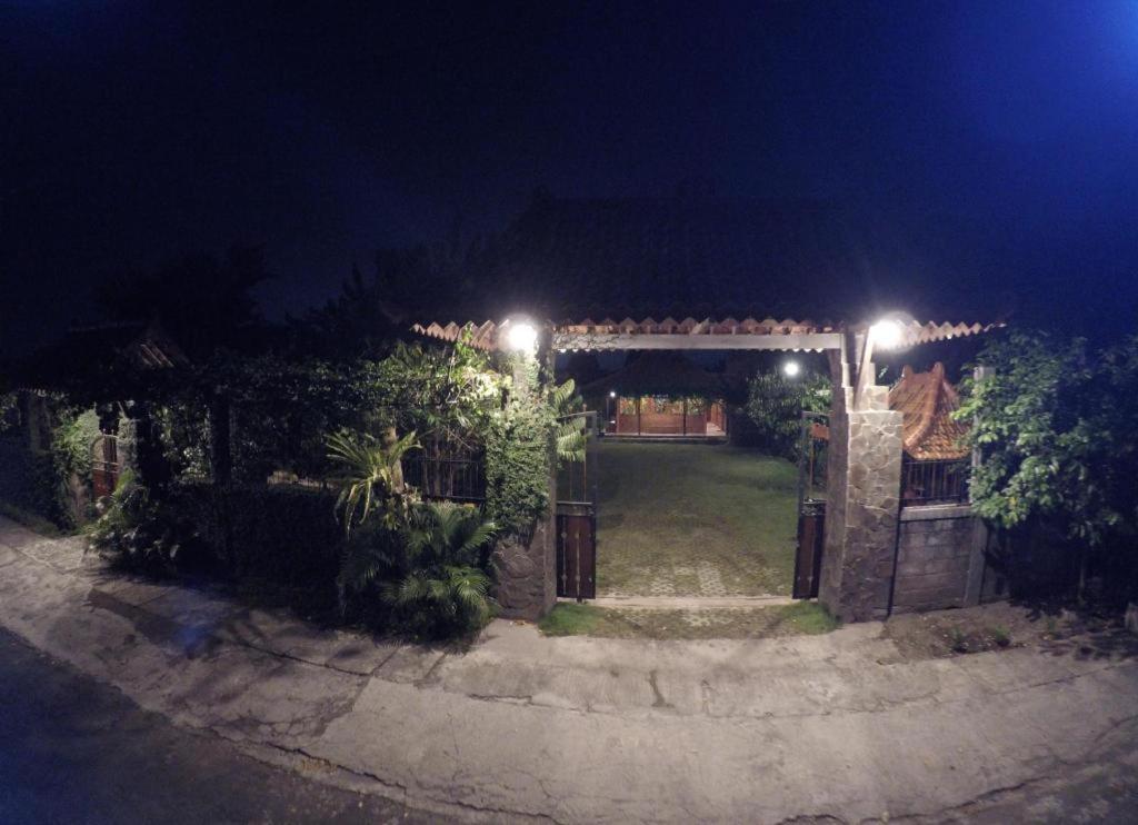 Joglo Ayem Tentrem Prambanan Extérieur photo